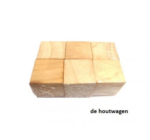 6 houten blokken 4 x 4 x 4 cm.
